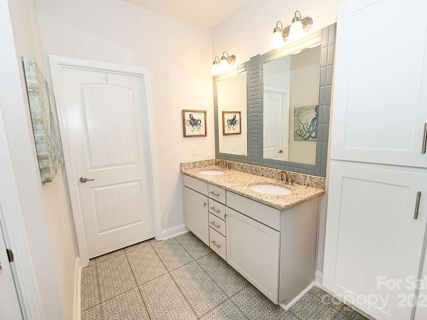 126 Fleming Drive, Statesville, NC 28677.  MLS# CAR4196929, YatesRealty ID 6552. 