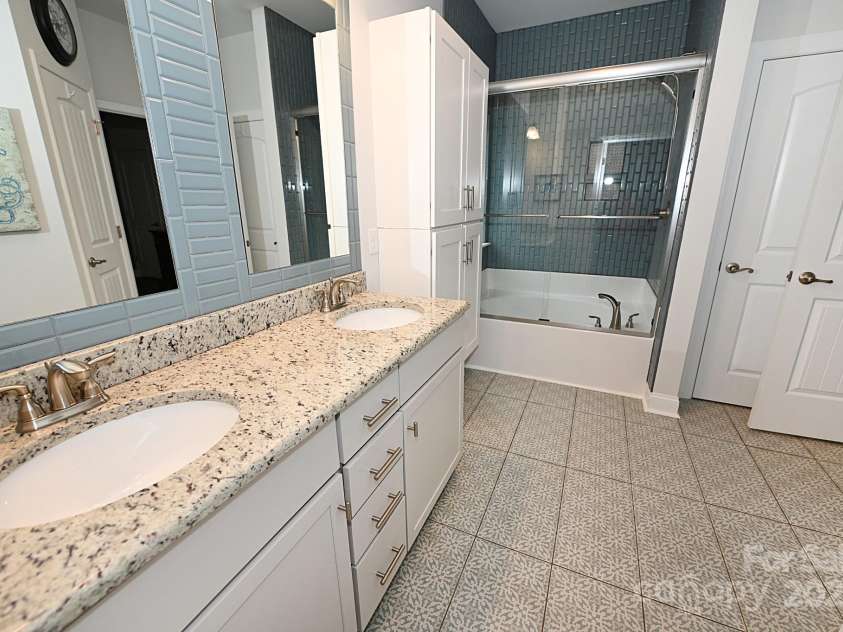 126 Fleming Drive, Statesville, NC 28677.  MLS# CAR4196929, YatesRealty ID 6552. 