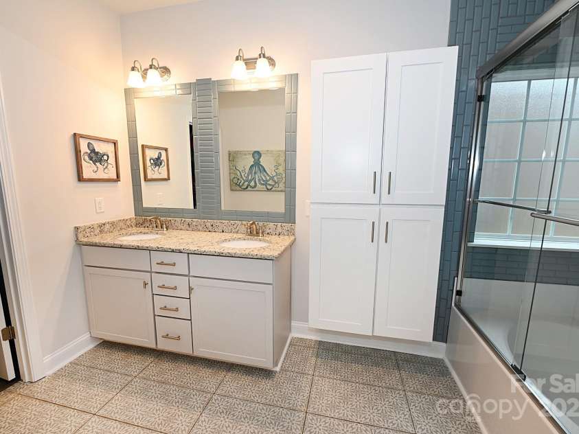 126 Fleming Drive, Statesville, NC 28677.  MLS# CAR4196929, YatesRealty ID 6552. 