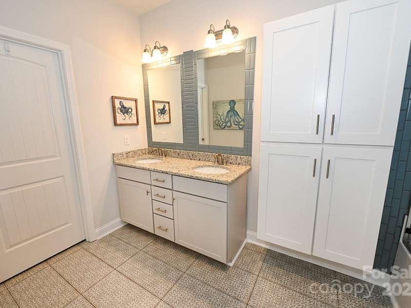 126 Fleming Drive, Statesville, NC 28677.  MLS# CAR4196929, YatesRealty ID 6552. 