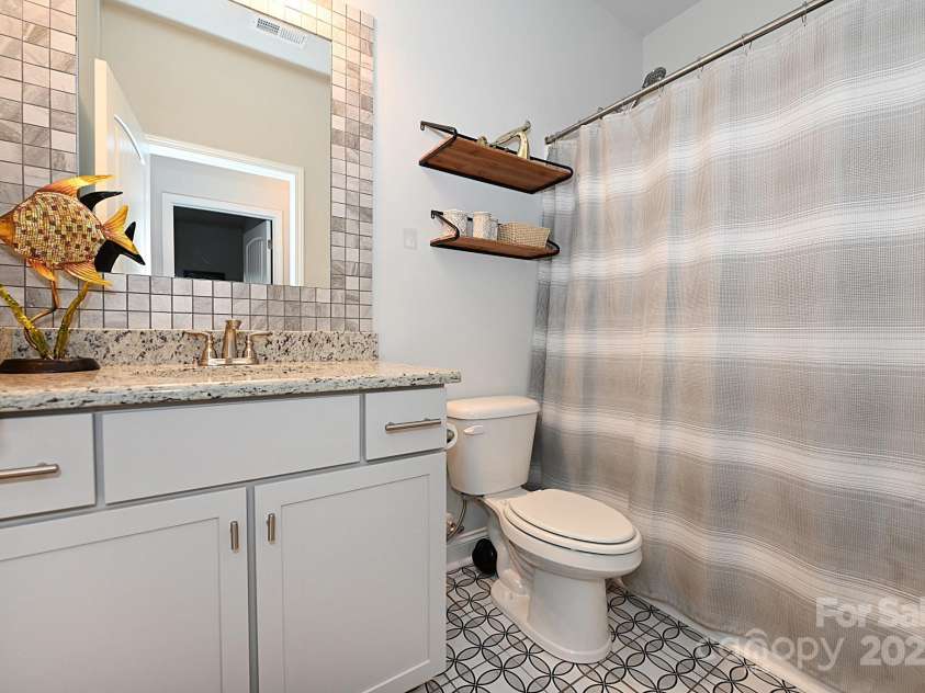 126 Fleming Drive, Statesville, NC 28677.  MLS# CAR4196929, YatesRealty ID 6552. 