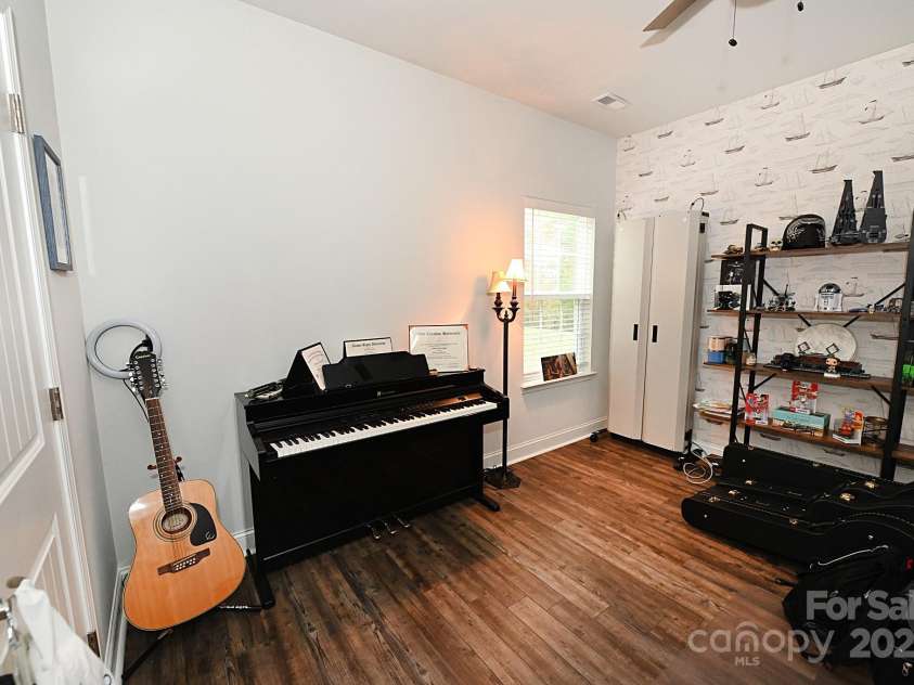 126 Fleming Drive, Statesville, NC 28677.  MLS# CAR4196929, YatesRealty ID 6552. 