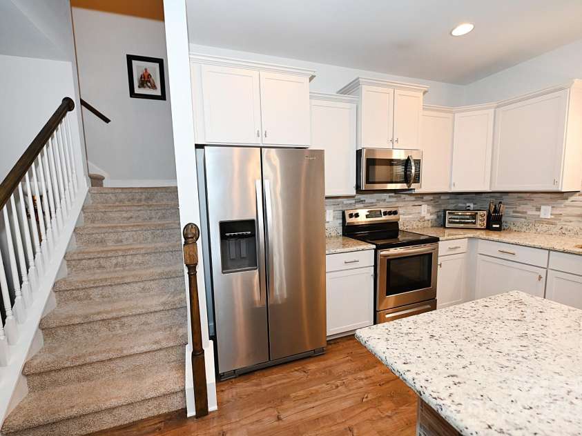 126 Fleming Drive, Statesville, NC 28677.  MLS# CAR4196929, YatesRealty ID 6552. 