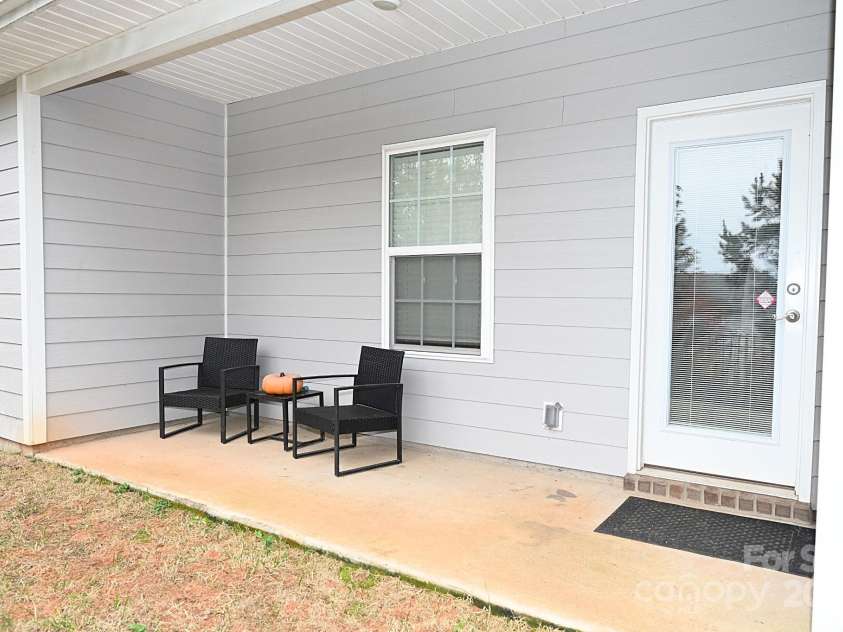 126 Fleming Drive, Statesville, NC 28677.  MLS# CAR4196929, YatesRealty ID 6552. 