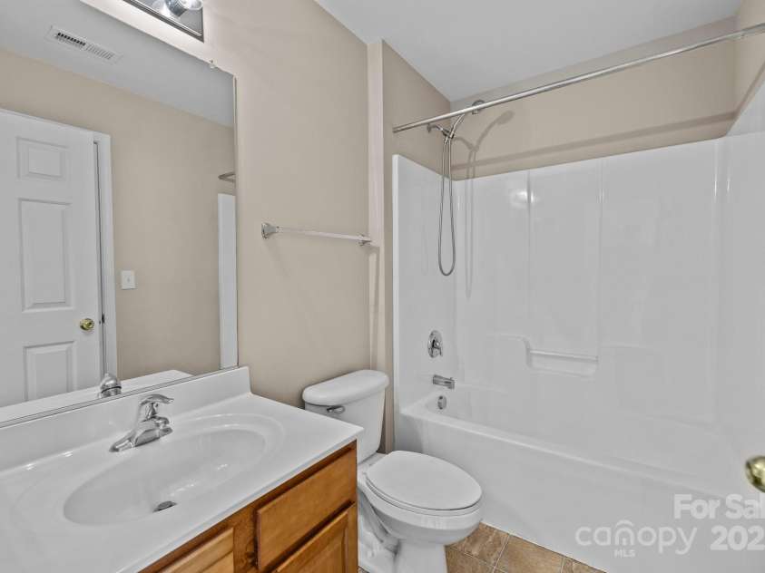 15662 King Louis Court, Charlotte, NC 28277.  MLS# CAR4227931, YatesRealty ID 6553. 2nd full bath upstairs