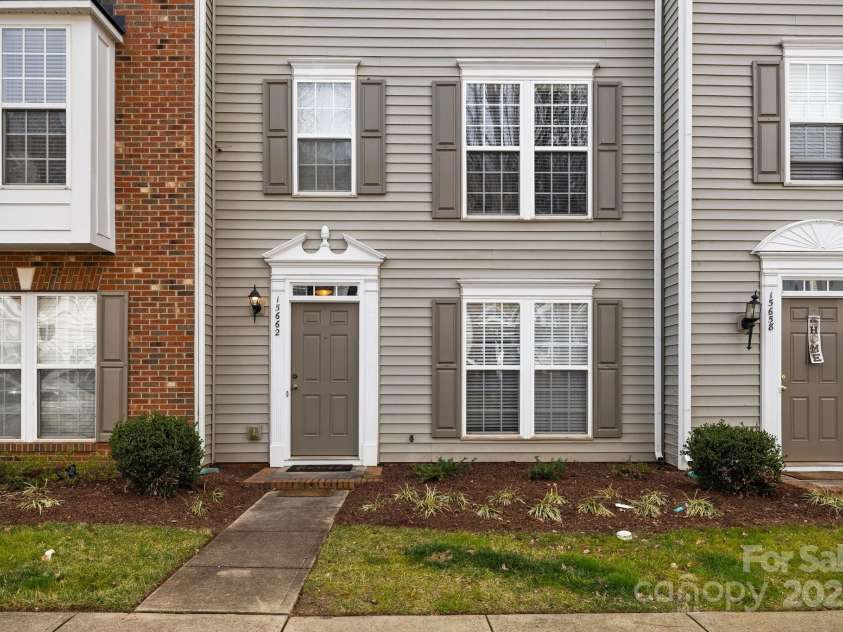 15662 King Louis Court, Charlotte, NC 28277.  MLS# CAR4227931, YatesRealty ID 6553. 