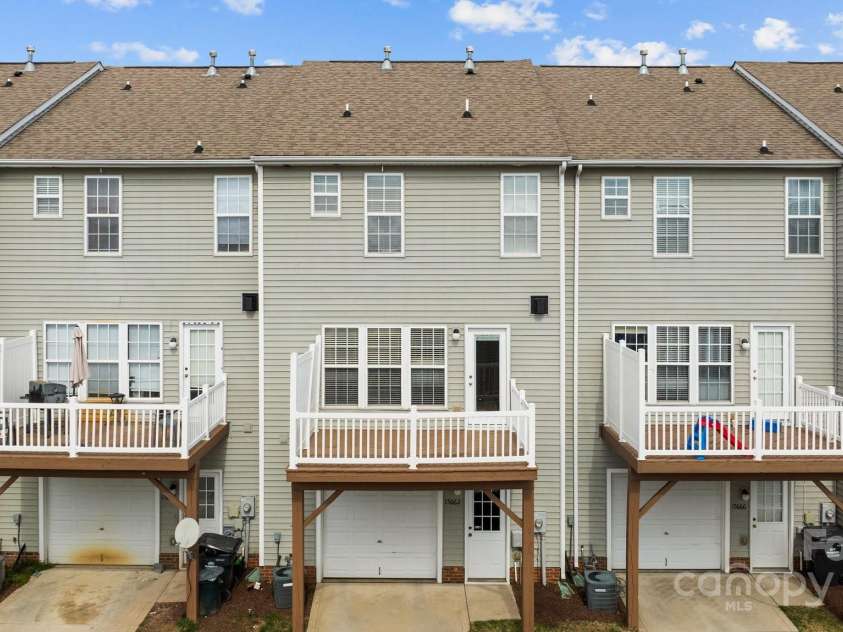 15662 King Louis Court, Charlotte, NC 28277.  MLS# CAR4227931, YatesRealty ID 6553. 
