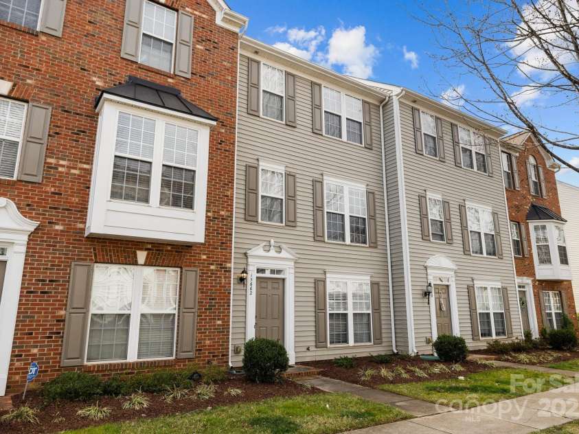 15662 King Louis Court, Charlotte, NC 28277.  MLS# CAR4227931, YatesRealty ID 6553. 