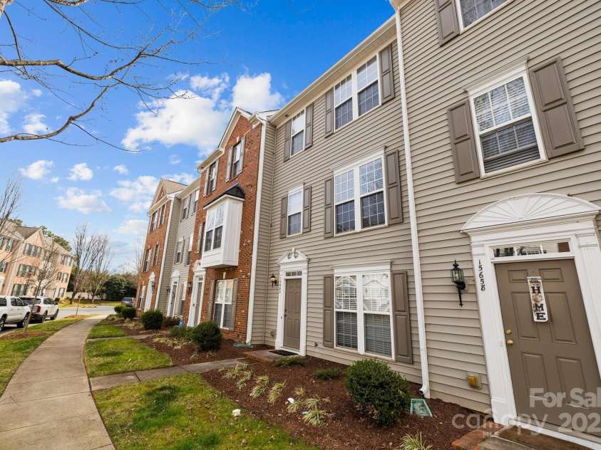 15662 King Louis Court, Charlotte, NC 28277.  MLS# CAR4227931, YatesRealty ID 6553. 