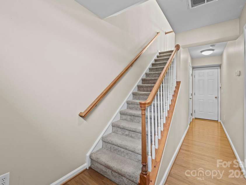 15662 King Louis Court, Charlotte, NC 28277.  MLS# CAR4227931, YatesRealty ID 6553. Front door entry - lower level