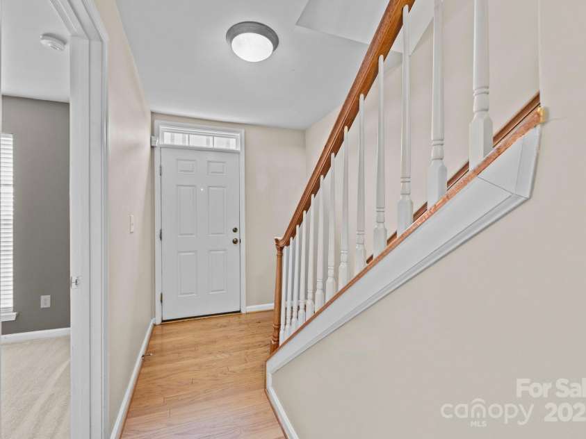 15662 King Louis Court, Charlotte, NC 28277.  MLS# CAR4227931, YatesRealty ID 6553. Lower level hall and front entry