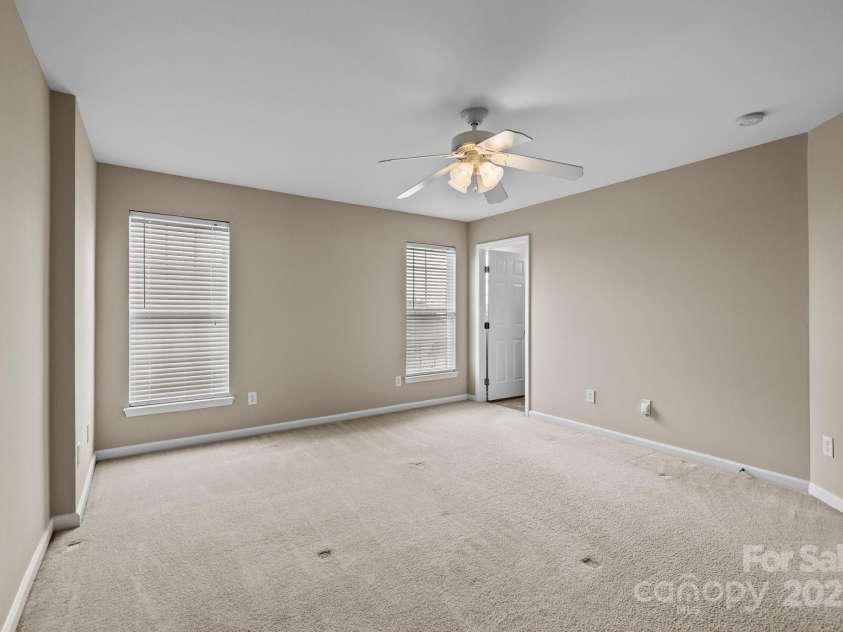 15662 King Louis Court, Charlotte, NC 28277.  MLS# CAR4227931, YatesRealty ID 6553. Primary Bedroom