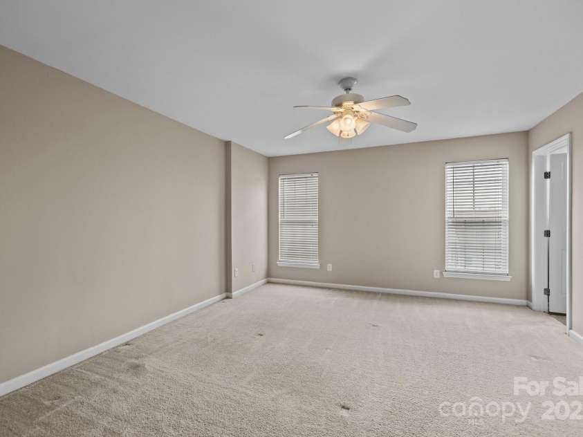 15662 King Louis Court, Charlotte, NC 28277.  MLS# CAR4227931, YatesRealty ID 6553. Primary Bedroom