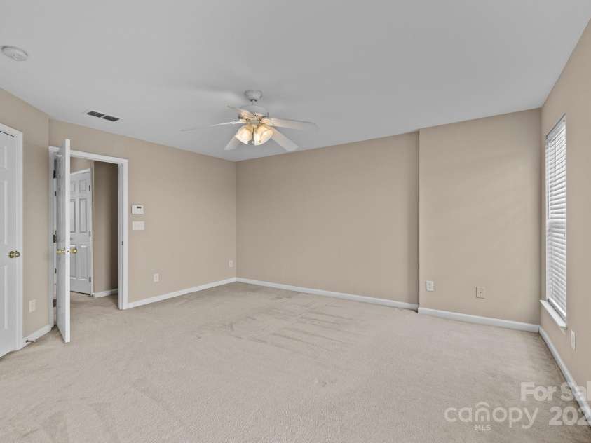 15662 King Louis Court, Charlotte, NC 28277.  MLS# CAR4227931, YatesRealty ID 6553. Primary Bedroom