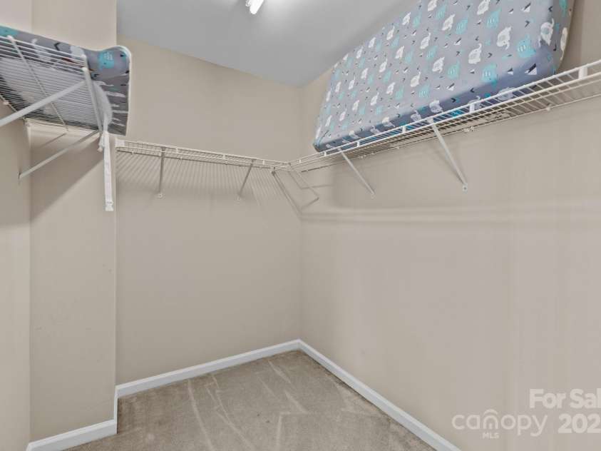 15662 King Louis Court, Charlotte, NC 28277.  MLS# CAR4227931, YatesRealty ID 6553. Primary Walk in closet
