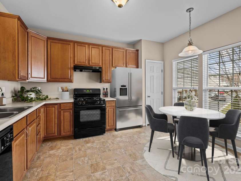 15662 King Louis Court, Charlotte, NC 28277.  MLS# CAR4227931, YatesRealty ID 6553. Virtually Staged - Kitchen/Breakfast area