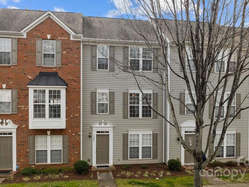 15662 King Louis Court, Charlotte, NC 28277.  MLS# CAR4227931, YatesRealty ID 6553. Welcome Home!
