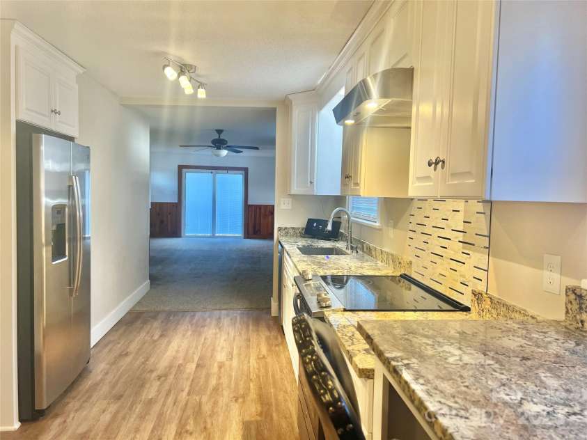 1618 4th Street, Salisbury, NC 28144.  MLS# CAR4219279, YatesRealty ID 6556. Great kitchen- Granite tops 1 bowl stainless sink, update appliances