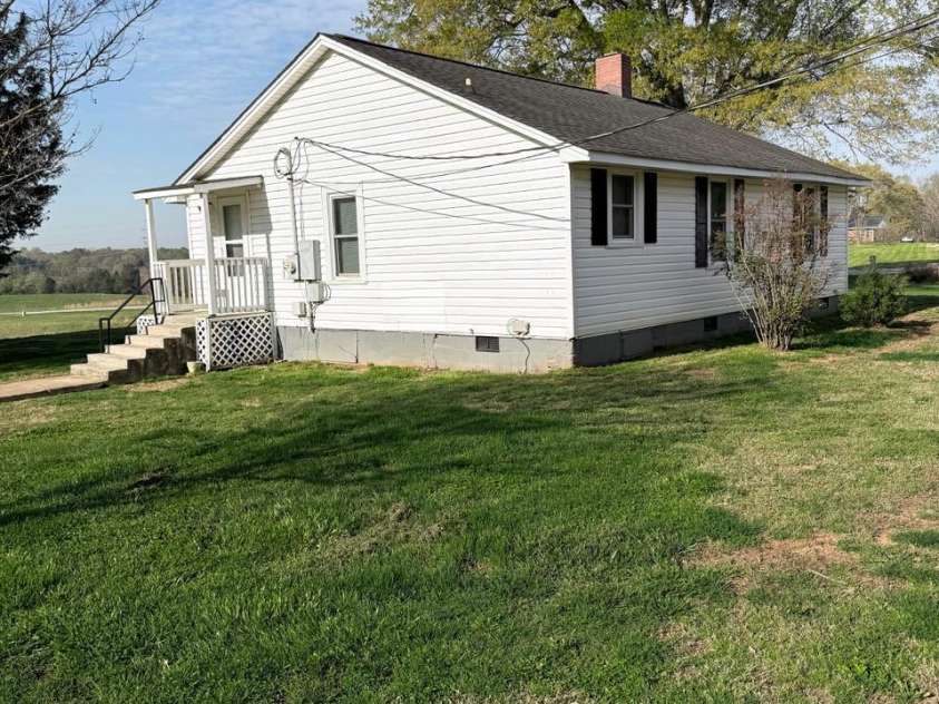2114 Shelby Highway, Blacksburg, SC 29702.  MLS# CAR4362550, YatesRealty ID 6556. 