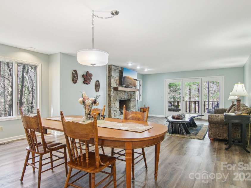 405 Scarlet Oak Lane, Hendersonville, NC 28791.  MLS# CAR4238270, YatesRealty ID 6557. 