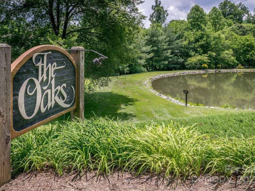 405 Scarlet Oak Lane, Hendersonville, NC 28791.  MLS# CAR4238270, YatesRealty ID 6557. 