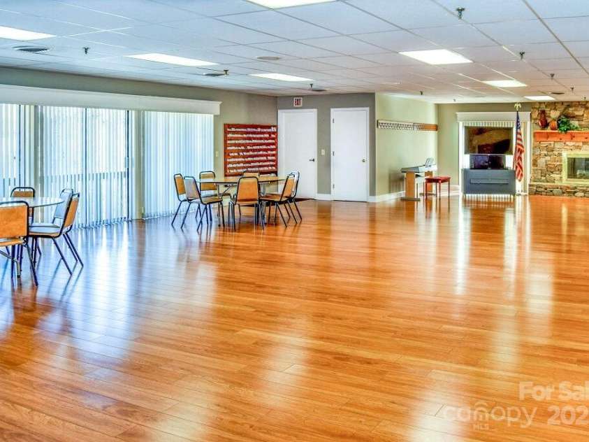 405 Scarlet Oak Lane, Hendersonville, NC 28791.  MLS# CAR4238270, YatesRealty ID 6557. 