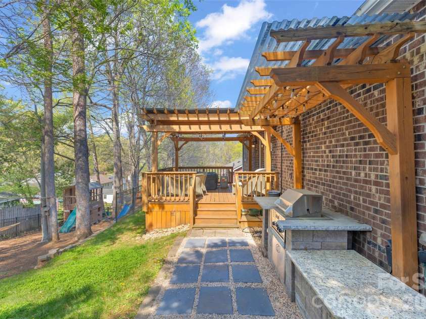7921 Rolling Creek Court, Charlotte, NC 28270.  MLS# CAR4358909, YatesRealty ID 6557. 