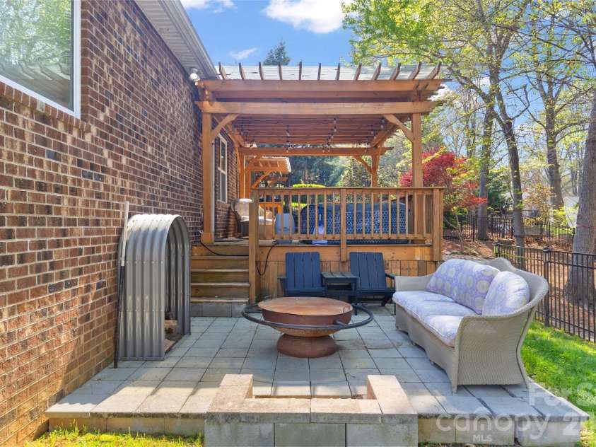 7921 Rolling Creek Court, Charlotte, NC 28270.  MLS# CAR4358909, YatesRealty ID 6557. 
