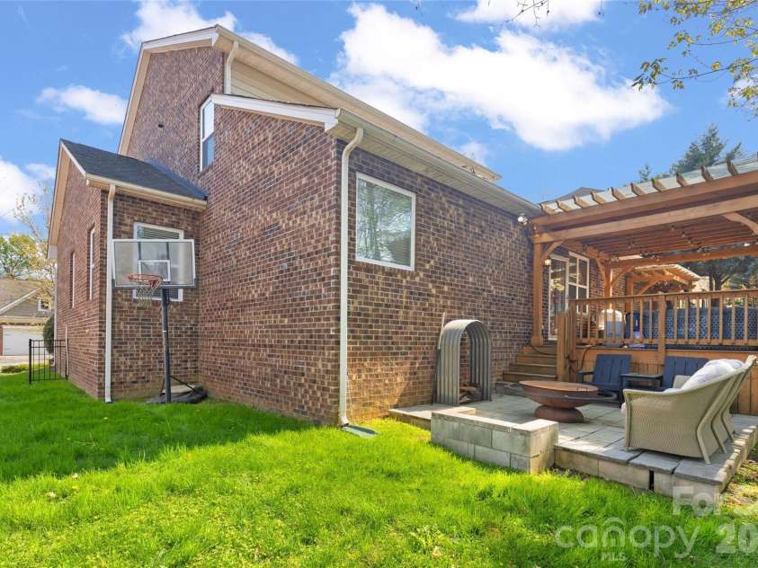7921 Rolling Creek Court, Charlotte, NC 28270.  MLS# CAR4358909, YatesRealty ID 6557. 
