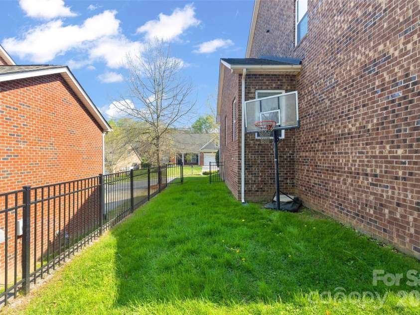 7921 Rolling Creek Court, Charlotte, NC 28270.  MLS# CAR4358909, YatesRealty ID 6557. 