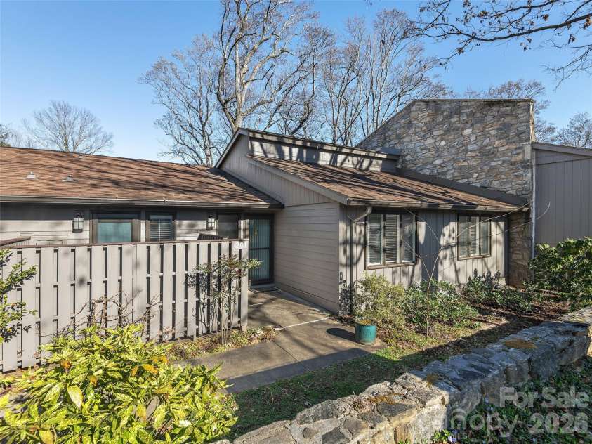 201 Crowfields Drive, Asheville, NC 28803.  MLS# CAR4362745, YatesRealty ID 6558. 