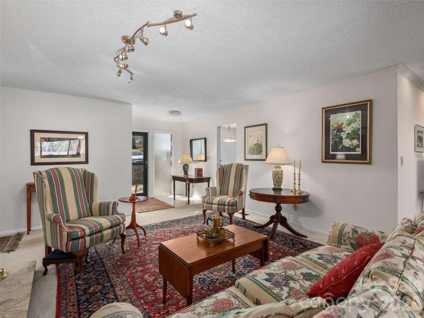 201 Crowfields Drive, Asheville, NC 28803.  MLS# CAR4362745, YatesRealty ID 6558. 