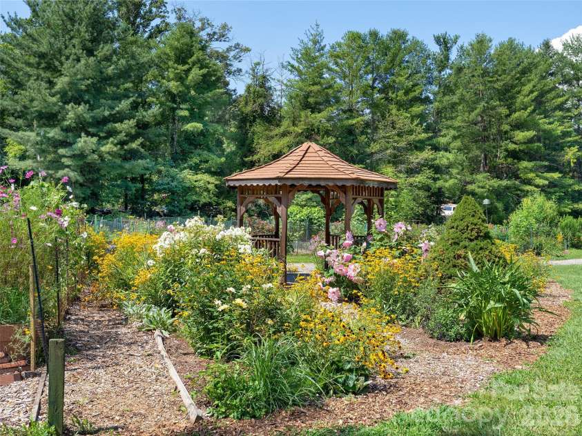 201 Crowfields Drive, Asheville, NC 28803.  MLS# CAR4362745, YatesRealty ID 6558. 