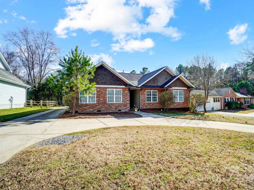 6618 Alexander Road, Charlotte, NC 28270.  MLS# CAR4265739, YatesRealty ID 6558. 