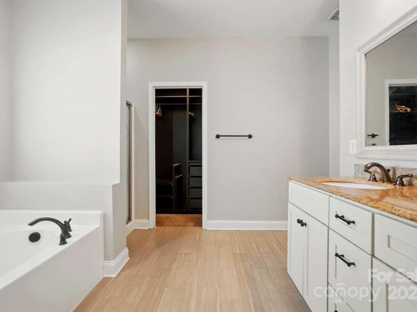 6618 Alexander Road, Charlotte, NC 28270.  MLS# CAR4265739, YatesRealty ID 6558. 