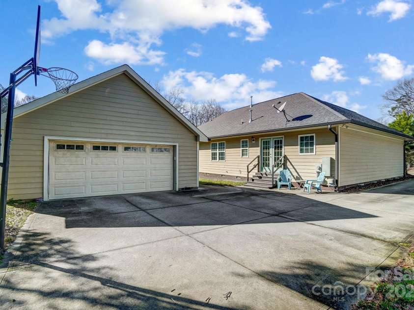 6618 Alexander Road, Charlotte, NC 28270.  MLS# CAR4265739, YatesRealty ID 6558. 