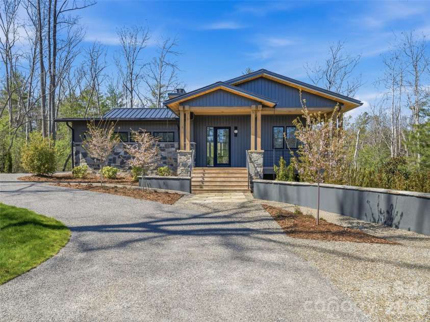 140 Upperfell Court, Asheville, NC 28803.  MLS# CAR4354018, YatesRealty ID 6559. 