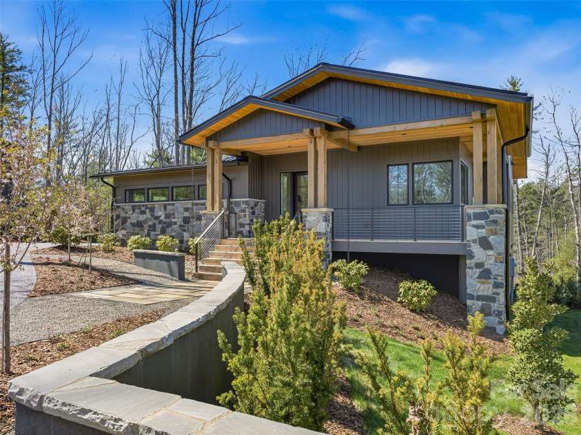140 Upperfell Court, Asheville, NC 28803.  MLS# CAR4354018, YatesRealty ID 6559. 