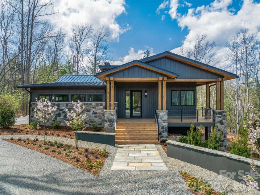 140 Upperfell Court, Asheville, NC 28803.  MLS# CAR4354018, YatesRealty ID 6559. 