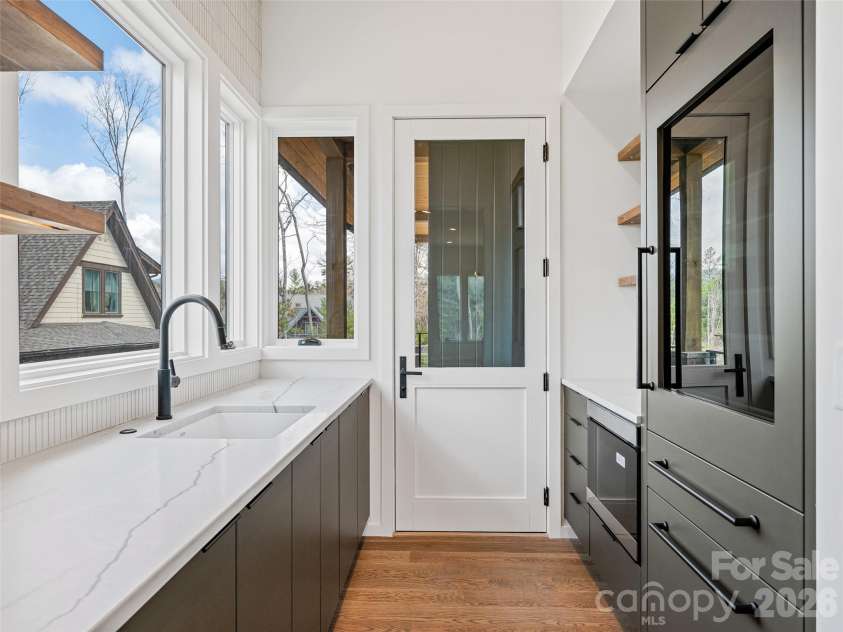 140 Upperfell Court, Asheville, NC 28803.  MLS# CAR4354018, YatesRealty ID 6559. 