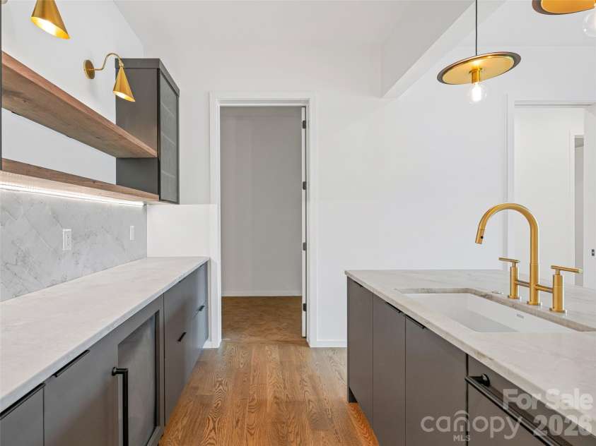 140 Upperfell Court, Asheville, NC 28803.  MLS# CAR4354018, YatesRealty ID 6559. 