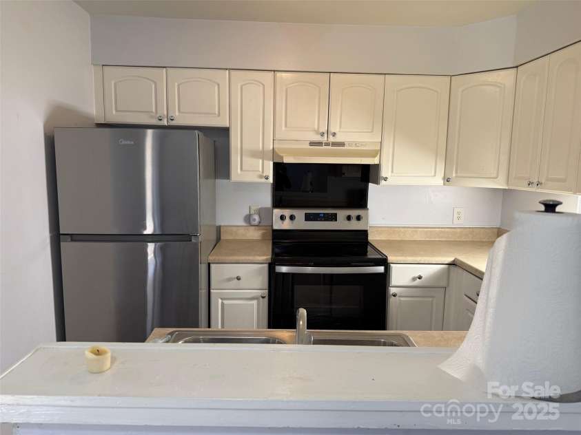 4823 Spring Lake Drive, Charlotte, NC 28212.  MLS# CAR4331709, YatesRealty ID 656. 