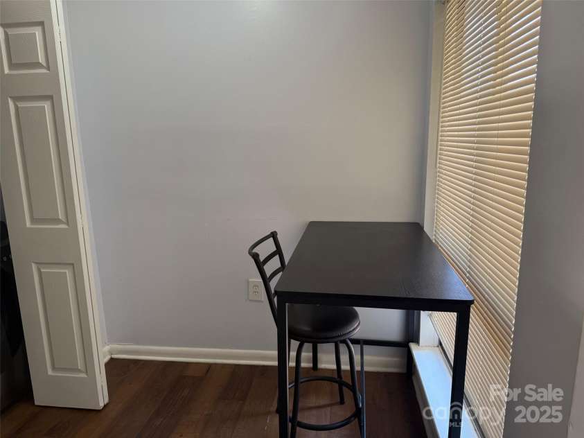 4823 Spring Lake Drive, Charlotte, NC 28212.  MLS# CAR4331709, YatesRealty ID 656. Small eat in breakfast nook