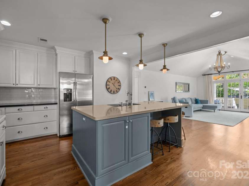 3019 Sunset Drive, Charlotte, NC 28209.  MLS# CAR4246474, YatesRealty ID 6560. 