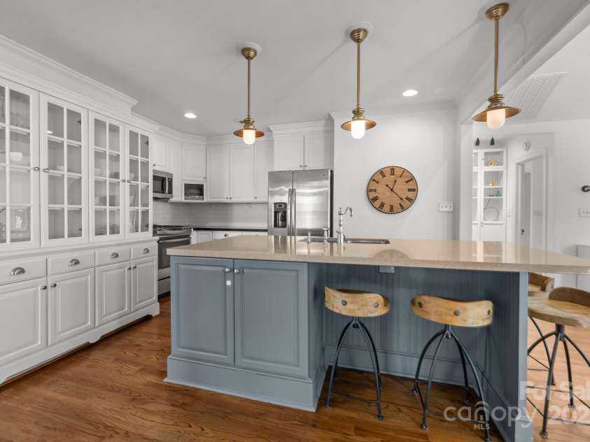 3019 Sunset Drive, Charlotte, NC 28209.  MLS# CAR4246474, YatesRealty ID 6560. 
