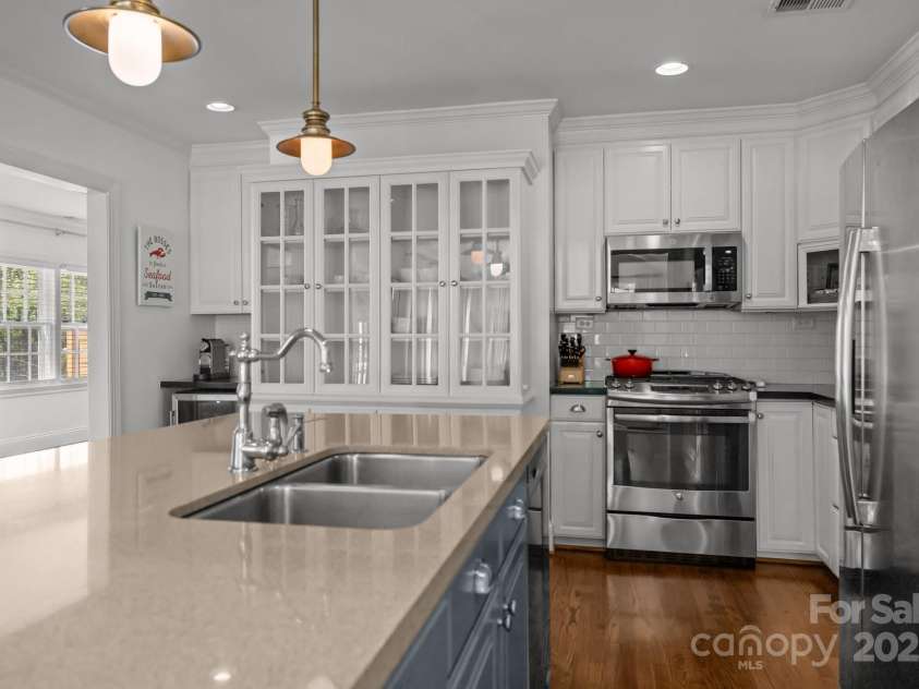 3019 Sunset Drive, Charlotte, NC 28209.  MLS# CAR4246474, YatesRealty ID 6560. 