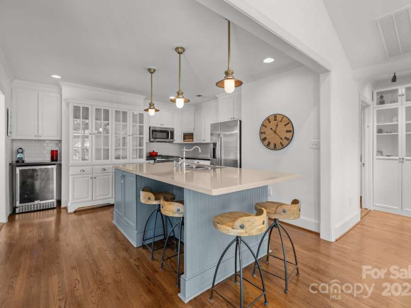 3019 Sunset Drive, Charlotte, NC 28209.  MLS# CAR4246474, YatesRealty ID 6560. 