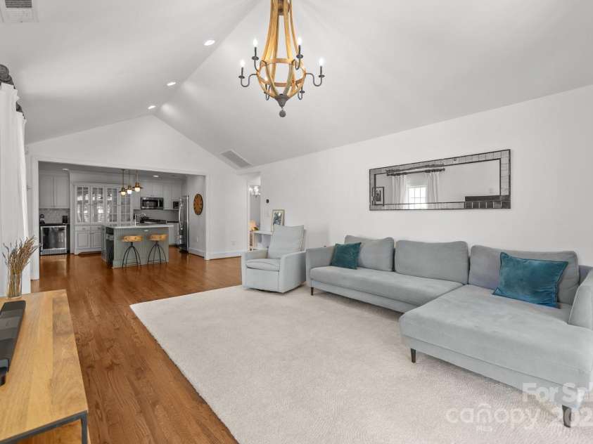 3019 Sunset Drive, Charlotte, NC 28209.  MLS# CAR4246474, YatesRealty ID 6560. 
