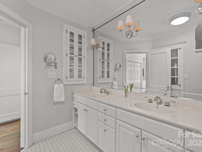 3019 Sunset Drive, Charlotte, NC 28209.  MLS# CAR4246474, YatesRealty ID 6560. 