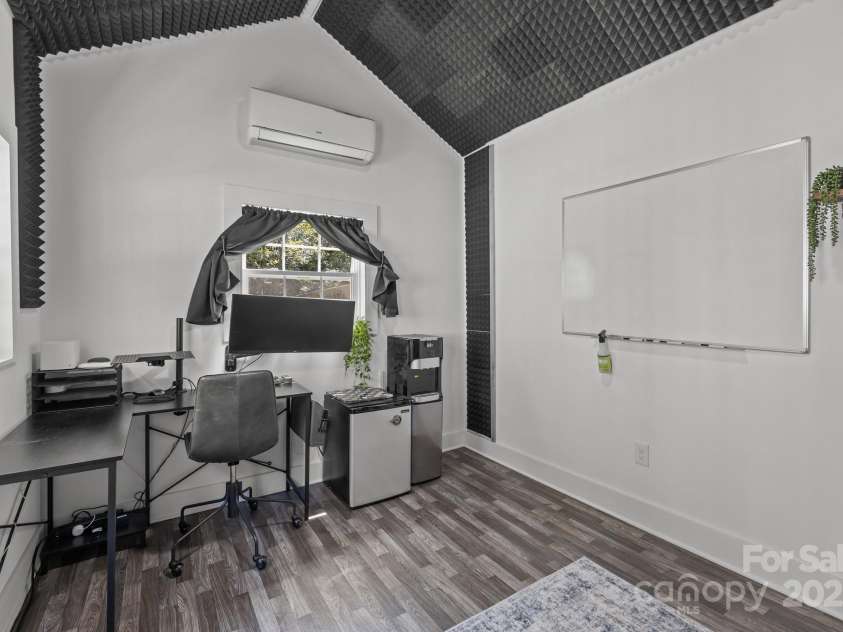 3019 Sunset Drive, Charlotte, NC 28209.  MLS# CAR4246474, YatesRealty ID 6560. 